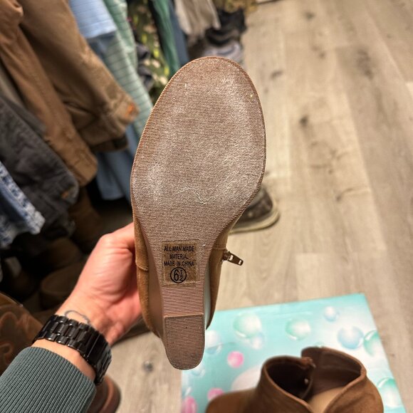 SODA Mid-Ankle Bootie Size 6.5 - Picture 6 of 7